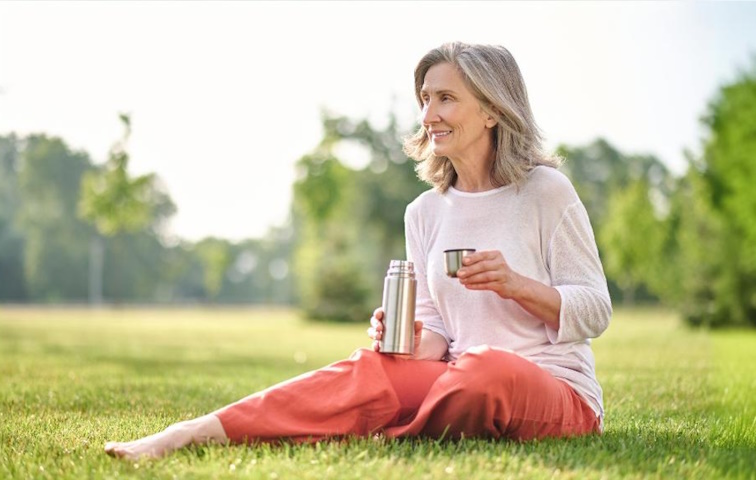 Онихолизис (отслоение ногтя) — симптомы и лечение