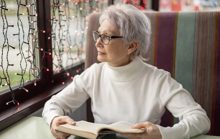 Приливы при климаксе: что делать